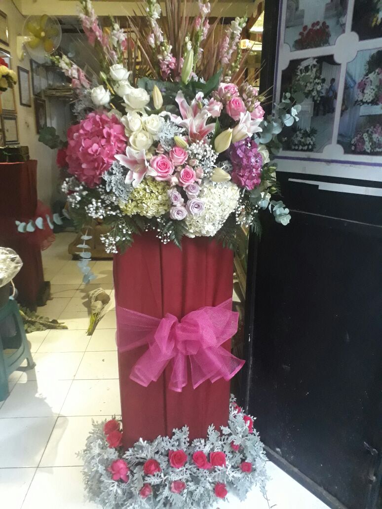 Standing Flower di  Kendal 