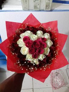 Hand Bouquet Valentine Menur Pumpungan 