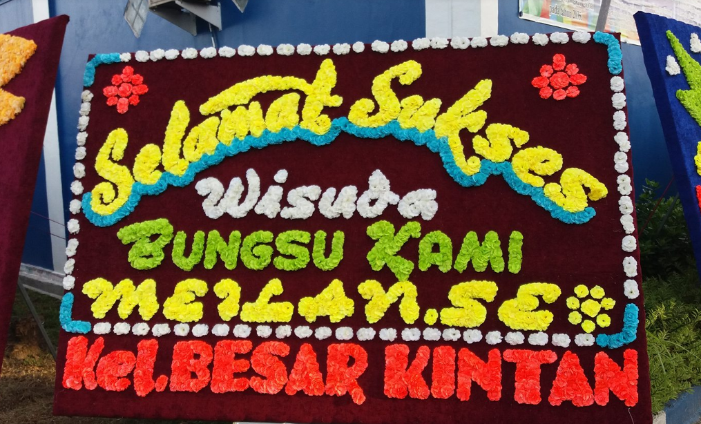 Pesan Karangan Bunga Wisuda  Humbang Hasundutan 