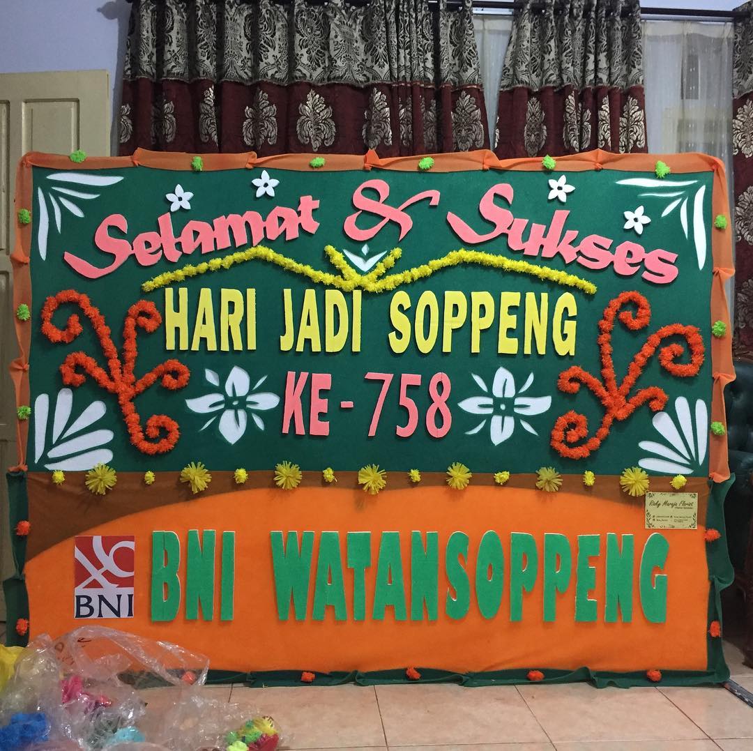 Papan Bunga untuk Ulang Tahun Wajo